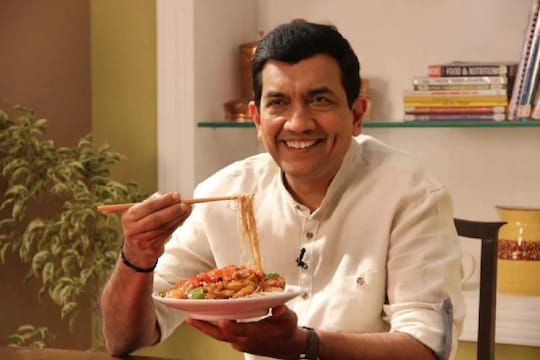 संजीव कपूर यांना व्हायचं होतं डॉक्टर अन् झाले शेफ; त्या घटनेमुळं बदललं करिअर