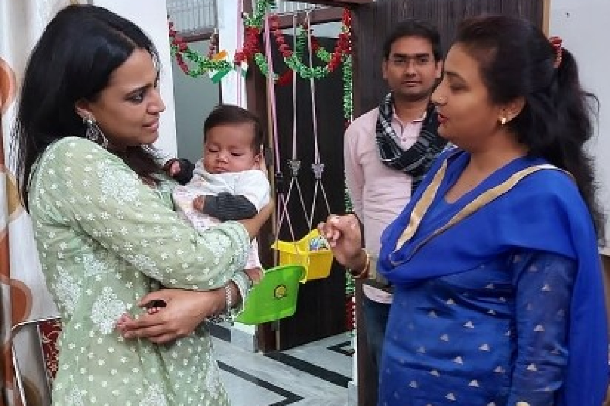 स्वरानं स्वीकारली कचरापेटीत सापडलेल्या मुलीची जबाबदारी; होतोय कौतुकाचा वर्षाव