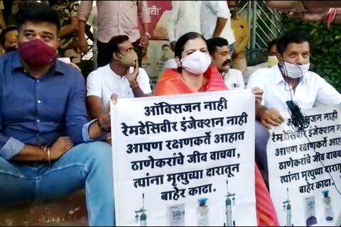 कोरोना रूग्णांना ऑक्सिजन, रेमडेसिवीर आणि बेड उपलब्ध होत नसल्याचा आरोपही राष्ट्रवादी काँग्रेसनं केला आहे. या विरोधात महापालिका मुख्यालयाच्या पायऱ्यांवर राष्ट्रवादी काँग्रेसतर्फे ठिय्या आंदोलन करण्यात आलं.