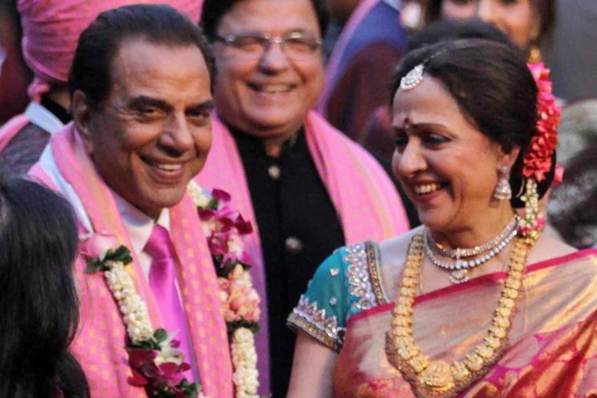 धर्मेंद्र-हेमामालिनी यांच्यातील अंतर वाढलं? या कारणामुळे गेलं वर्षभर आहेत विभक्त