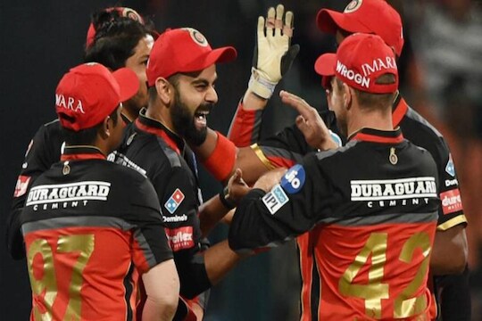 IPL 2021: RCB च्या नव्या बॅट्समननं 49 बॉलमध्ये काढले 104 run, विराटही झाला प्रभावित