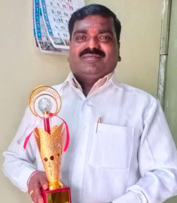 सध्या राज्यातील कोरोना रुग्णांची वाढती रुग्णसंख्या पाहून लोकांमध्ये भीती निर्माण झाली आहे. अशात अख्खं कुटुंबच्या कुटुंबाचा मृत्यू होण्याच्या अनेक घटना समोर आल्या आहेत. 