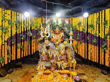 कोरोनामुळे चैत्र पौर्णिमेला जेजुरी सुनी सुनी; गडावर फुलांची सजावट; पहा Photo कोरोनामुळे चैत्र पौर्णिमेला जेजुरी सुनी सुनी; गडावर फुलांची सजावट; पहा Photo