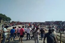 पुलाची रेलिंग तोडून नदीत कोसळली जीप; 8 जणांचे मृतदेह हाती, 10 जण अजूनही बेपत्ता पुलाची रेलिंग तोडून नदीत कोसळली जीप; 8 जणांचे मृतदेह हाती, 10 जण अजूनही बेपत्ता