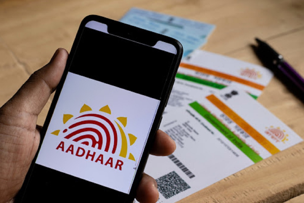 तुमच्या जवळपास Aadhaar सेवा केंद्र कुठे आहे? फोनच्या मदतीनं अगदी सहज शोधा सेंटर