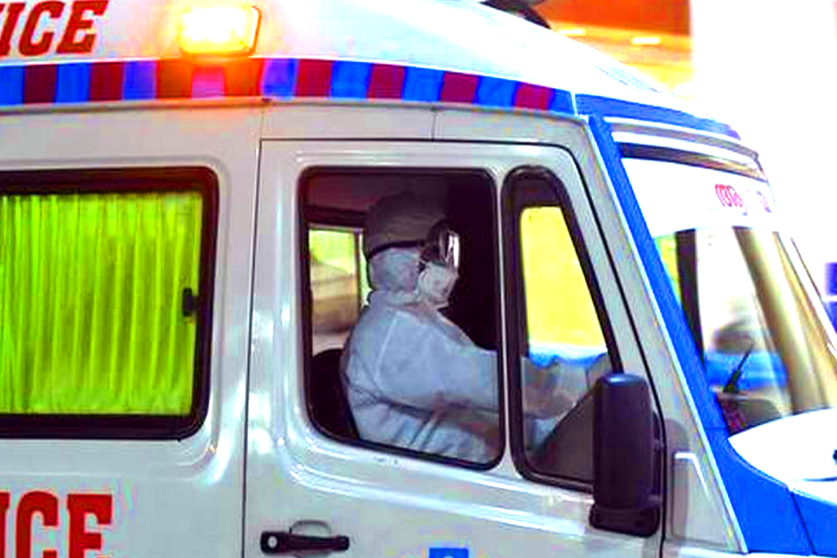 संतापजनक! रुग्णवाहिका चालकाकडून कोरोनाबाधित महिलेची छेडछाड; डॉक्टरांनाही शिवीगाळ