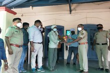 बिकट परिस्थितीतही मजुराचा प्रामाणिकपणा,पोलिसांना सोपवले नाल्यात सापडलेले 97 हजार बिकट परिस्थितीतही मजुराचा प्रामाणिकपणा,पोलिसांना सोपवले नाल्यात सापडलेले 97 हजार