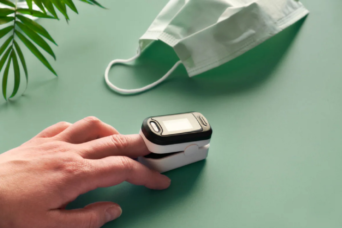 Alert! शरीरातील Oxygen लेवल तपासण्यासाठी अॅप वापरताय, तर आधी हे वाचा