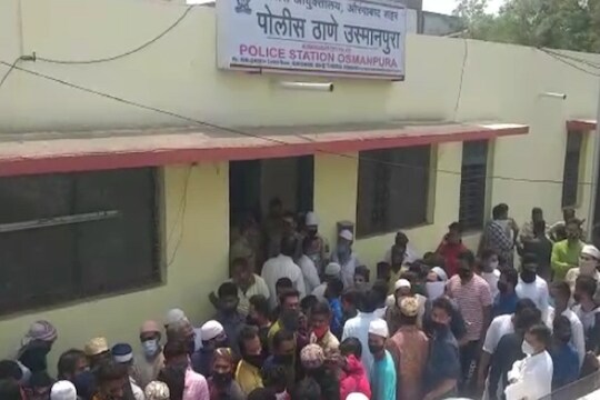 VIDEO: निर्बंध मोडल्याने पोलिसांनी केलेल्या मारहाणीत सलून चालकाचा मृत्यू? संतप्त नातेवाईकांचा ठिय्या