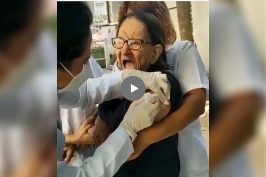 आजार राहू दे पण इलाज आवर! Injection घेताना आजीबाईने दिली खतरनाक reaction, पाहा VIDEO