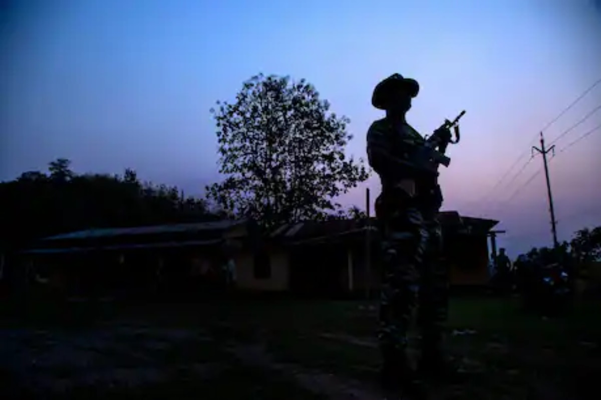 मोठी बातमी! पश्चिम बंगालमध्ये मतदानादरम्यान सुरक्षा दलाकडून गोळीबार, चौघांचा मृत्यू