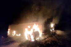 Bharat Bandh : भारत बंदच्या पूर्व संध्येला माओवाद्यांनी जाळली वाहनं, LIVE VIDEO