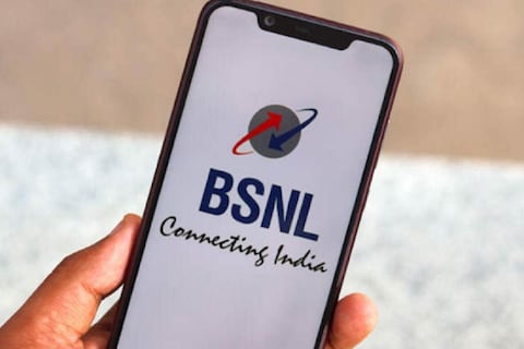 BSNL - बीएसएनएल ग्राहक 56700 किंवा 5699 या क्रमांवर मेसेज पाठवू शकतात. कॉलर टोन बंद करण्यासाठी त्यासाठी त्यांना UNSUB मेसेज टाइप करुन तो यापैकी एका नंबरवर पाठवावा लागेल. 