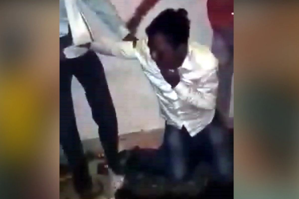 मुलीला 5 वेळा पाहिल्यानंतर दिला नकार; बंद खोलीत नवरदेवाला लाथा-बुक्क्यांचा पाहुणचार, VIDEO VIRAL