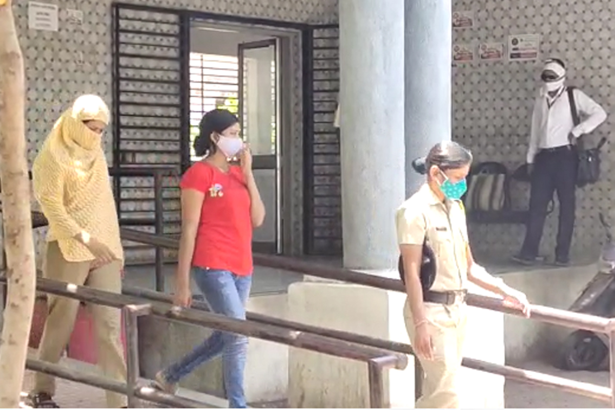 कडक लॉकडाऊनमध्ये शेगावात लॉजवर सुरू होती देहविक्री, कोलकात्याच्या तरुणीला अटक