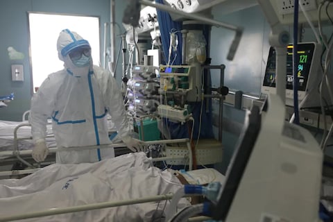 एस्परगिलोसिस (Nasal Aspergillosis) नावाच्या बुरशीजन्य संसर्गाचा धोका वाढत आहे. सायनसमध्ये त्याचे संक्रमण होते. या नवीन आजारानं डॉक्टरही आश्चर्यचकित आहेत. 