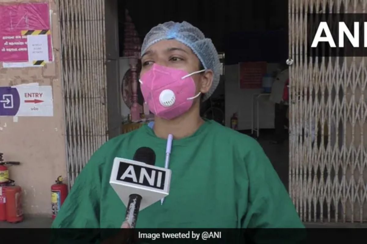 सॅल्यूट! चार महिन्यांची गर्भवती नर्स रमजानचे रोजे ठेवून कोविड रुग्णांची करतेय सेवा