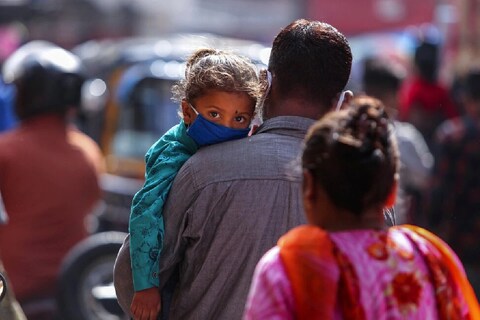 Coronavirus in minors: राज्यात कोरोना विषाणूची दुसरी लाट असताना आता लहान मुलं कोरोनाच्या विळख्यात येत असल्याचं दिसत आहे.