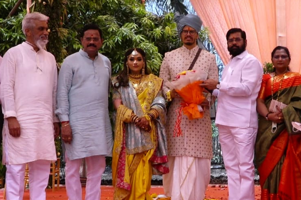 'मोजक्याच' म्हणत कृषिमंत्री दादा भुसेंच्या मुलाचा सेना खासदाराच्या मुलीशी पार पडला लग्न सोहळा!