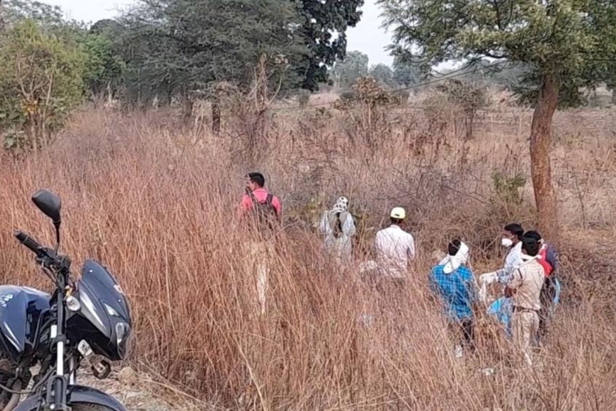 खळबळजनक! वाशिम महामार्गावर अज्ञात व्यक्तीचा मृतदेह आढळला; 2 दिवसांपूर्वी हत्या झाल्याचा संशय