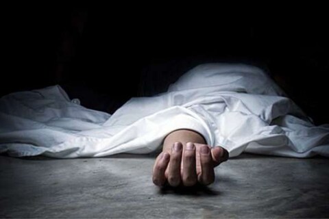 चंद्रपुरातील एका निराधार मायलेकीचा अन्नावाचून तडफडून मृत्यू झाला आहे. 