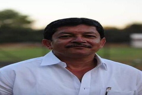 Pune news: आजोबा कै. शिवरामपंत दामले यांचा वारसा चालवणारे धनंजय दामले पुण्याच्या क्रीडा क्षेत्राचे आधारस्तंभ होते. वयाच्या 55 व्या वर्षी त्यांच्या अकाली निधनामुळे क्रीडा आणि शिक्षण क्षेत्रात पोकळी निर्माण झाली आहे.