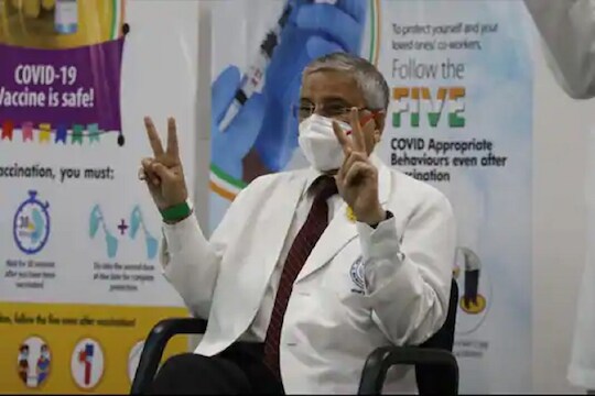 कोरोना लशीचे दोन्ही डोस घ्यायलाच हवेत का? पाहा काय म्हणाले AIIMS चे डॉक्टर