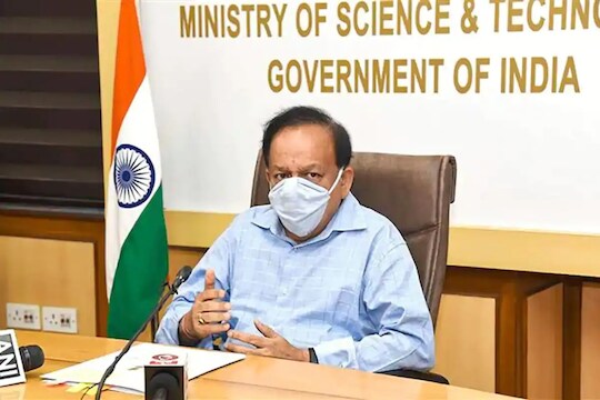 'देशात 8 कोटी 30 लाख जणांनी घेतला डोस, संजीवनी ठरतेय कोरोना लस', Sanjeevaniच्या लाँचवेळी आरोग्यमंत्र्यांची प्रतिक्रिया