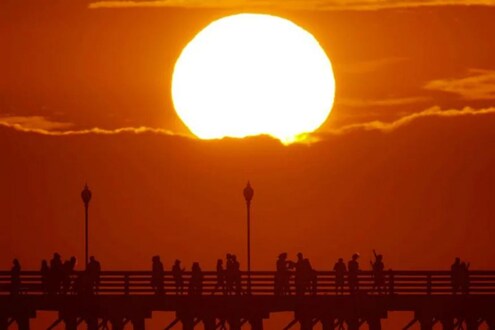 महाराष्ट्रात हवामानाची आंधळी कोशिंबीर! विदर्भात उष्णतेच्या लाटेचा इशारा, तर मुंबईत पावसाचं वातावरण