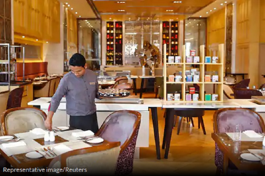 मास्क घालाल तर दंड, लशीचं तर नावही काढायचं नाही; कोरोना काळात इथं आहेत विचित्र नियम