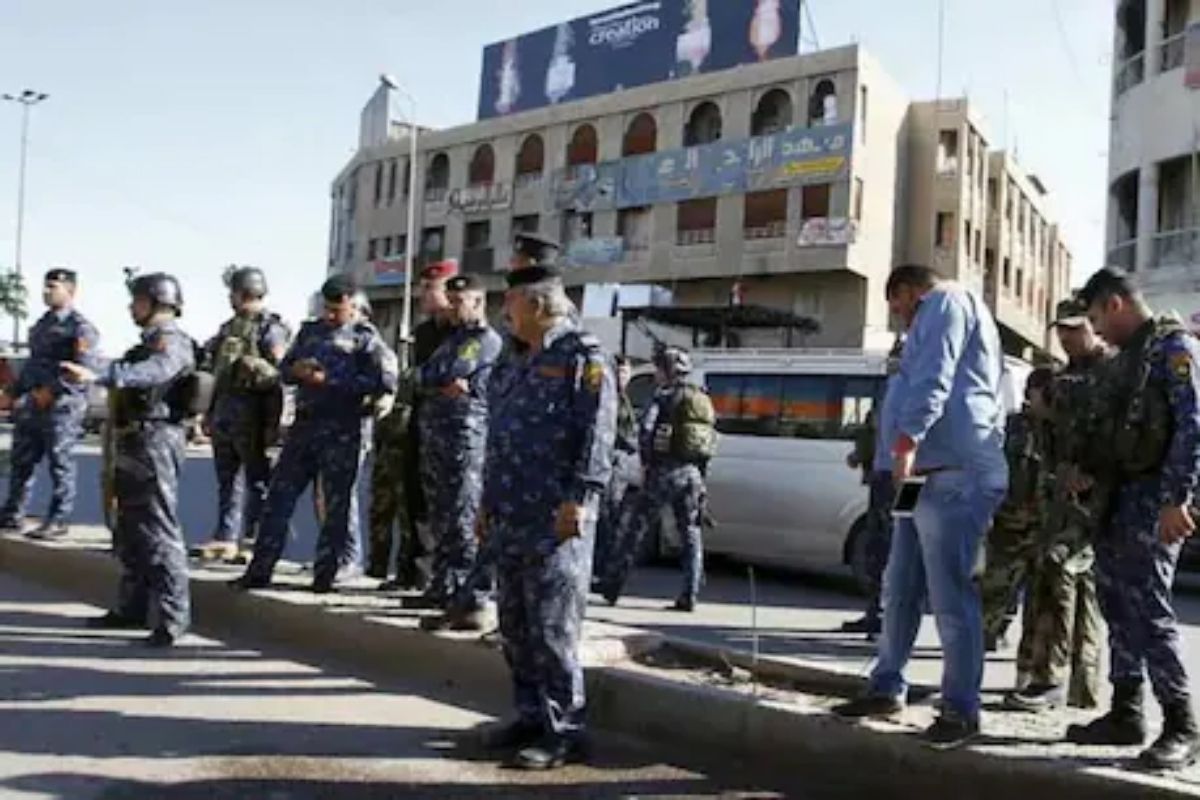 ऑक्सिजन सिलेंडरचा स्फोट झाल्यानं कोविड रुग्णालयाला भीषण आग, 15 जणांचा होरपळून मृत्यू