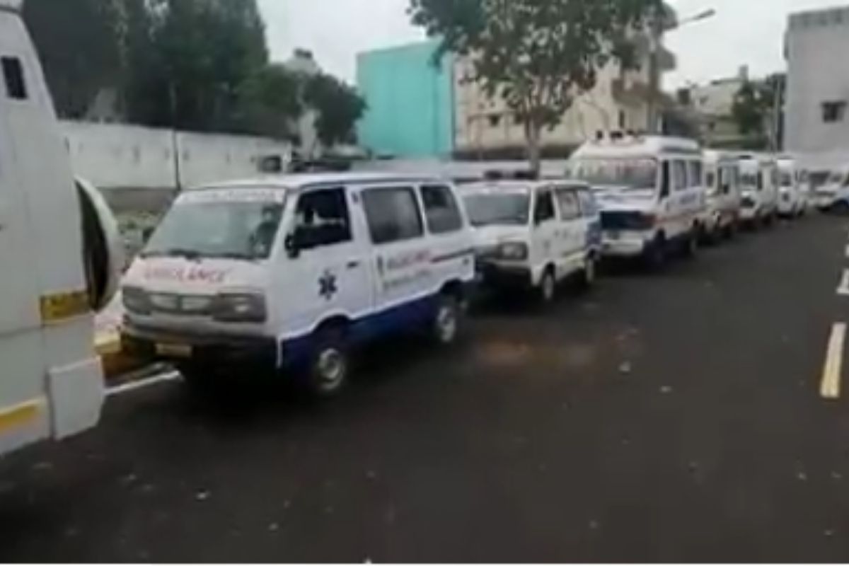 VIDEO : कर्नाटकात कोरोनाची भयावह परिस्थिती; अंत्यसंस्कारासाठी स्मशानभूमीबाहेर मोठी रांग