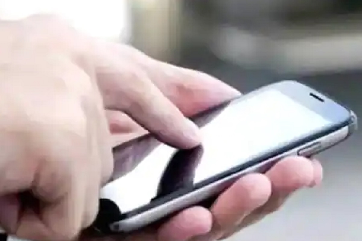 सावधान! WhatsApp चे मेसेज वाचून ऑटो रिप्लाय करतं हे धोकादायक App, तुमच्याकडेही असेल तर लगेच करा डिलीट