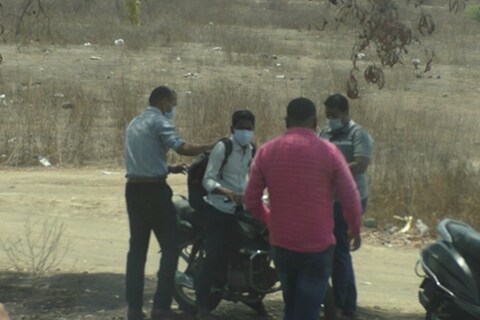 'संबंधित गोळ्यांच्या विक्रीला शासनाकडून बंदी असल्याने तसंच तज्ञ डॉक्टरांच्या प्रिस्क्रिप्शन शिवाय अशा गोळ्यांची विक्री करता येत नाही'