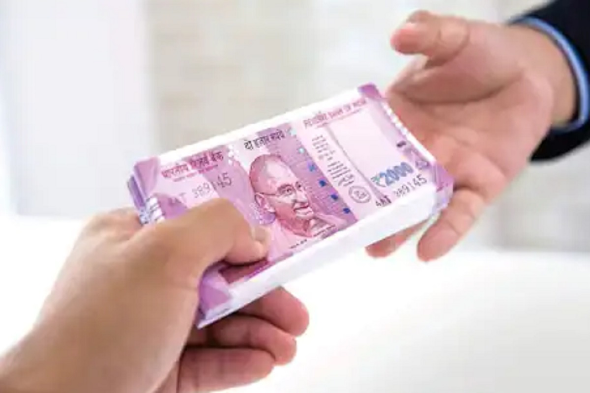 फक्त एकदा पैसे भरा आणि आयुष्यभर दरमहा 8000 रुपये मिळवा; LIC ची खास पॉलिसी
