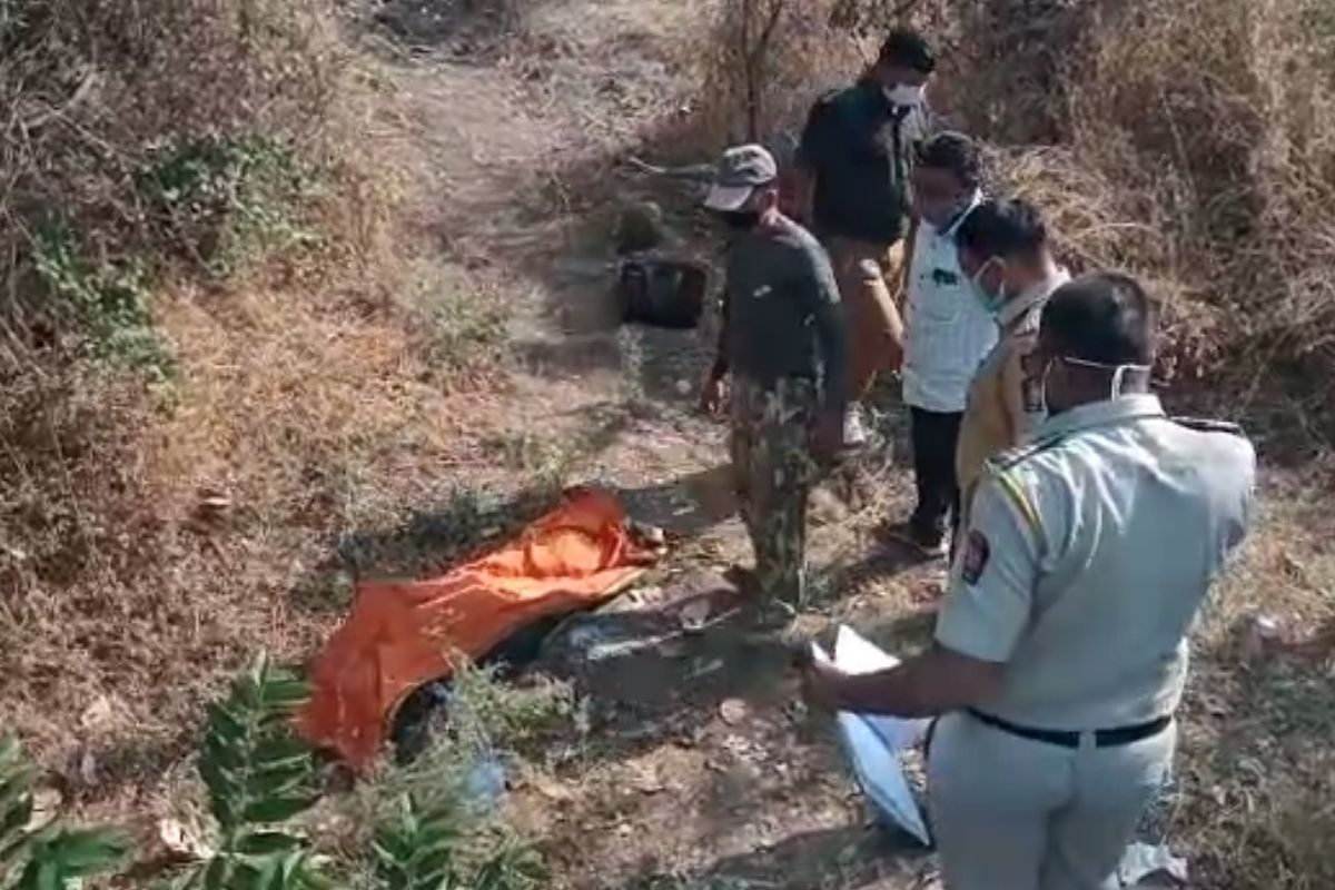 बुलडाण्यात गळा चिरलेल्या अवस्थेत आढळला महिला एसटी वाहकाचा मृतदेह; घातपाताचा संशय