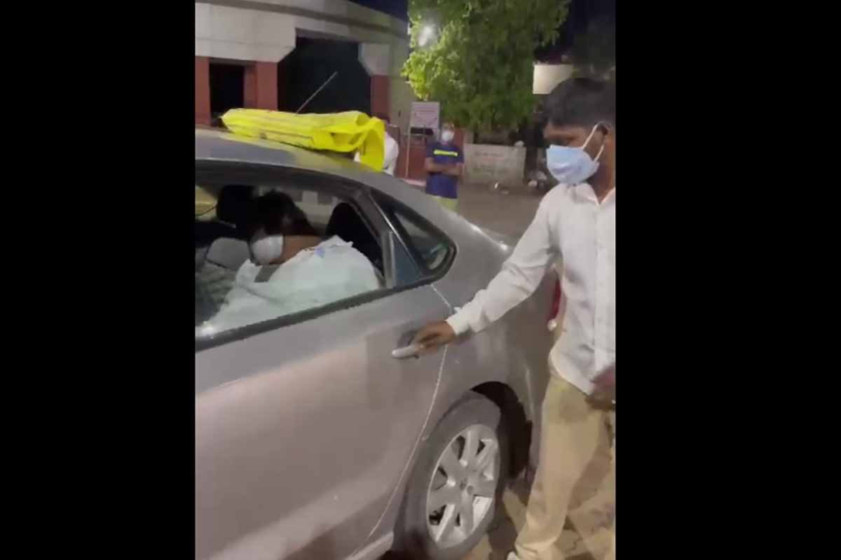 बेडसाठी शहरभर फिरले अन् रुग्णालयाच्या दारातच गाडीमध्ये सोडला जीव, अहमदनगरमधील मन हेलावून टाकणारी घटना