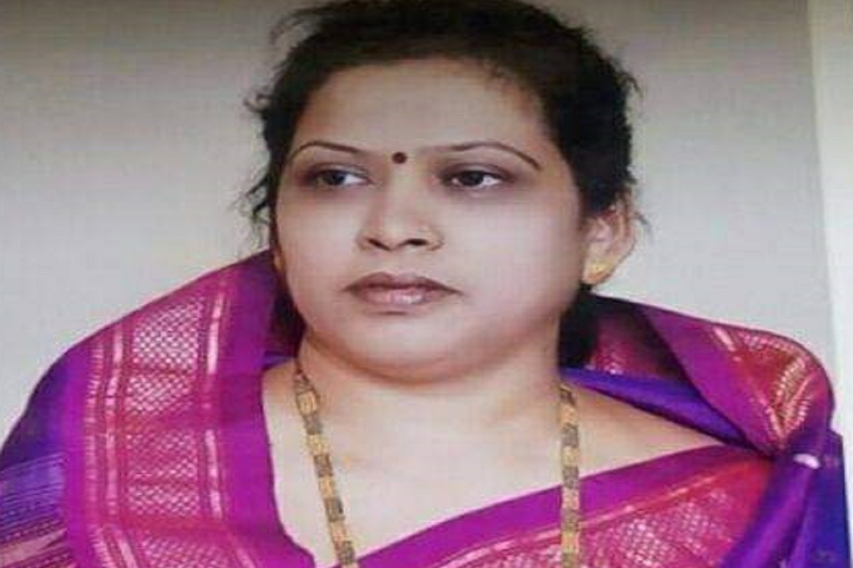 COVID-19 चे भय संपता संपेना! शिवसेनेच्या विद्यमान नगरसेविकेचा कोरोनामुळे मृत्यू