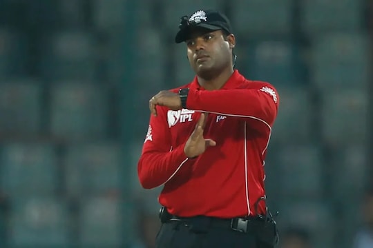 IPL 2021: खेळाडूंनंतर अंपायर्सची स्पर्धेतून माघार, Nitin Menon यांची आई-पत्नी कोरोना पॉझिटिव्ह