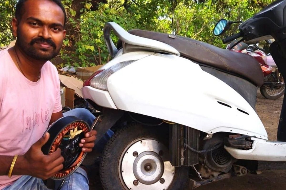 पेट्रोलची किंमत वाढली तरी नो टेन्शन; ओंकारने तयार केली अनोखी Electric Activa