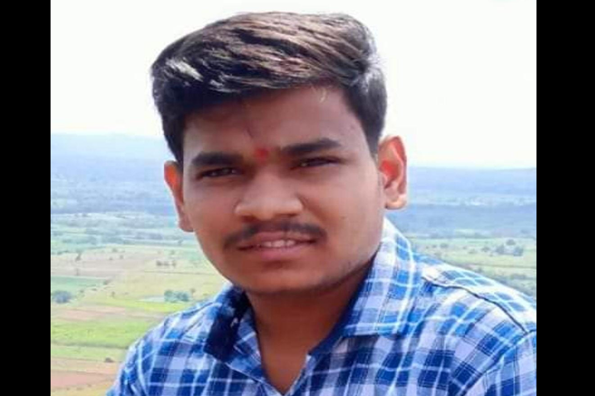 पेपर विक्रेत्याचा मुलगा इंजिनिअर झाला, घरून काम करत असताना कोरोनाची लागण झाली आणि...