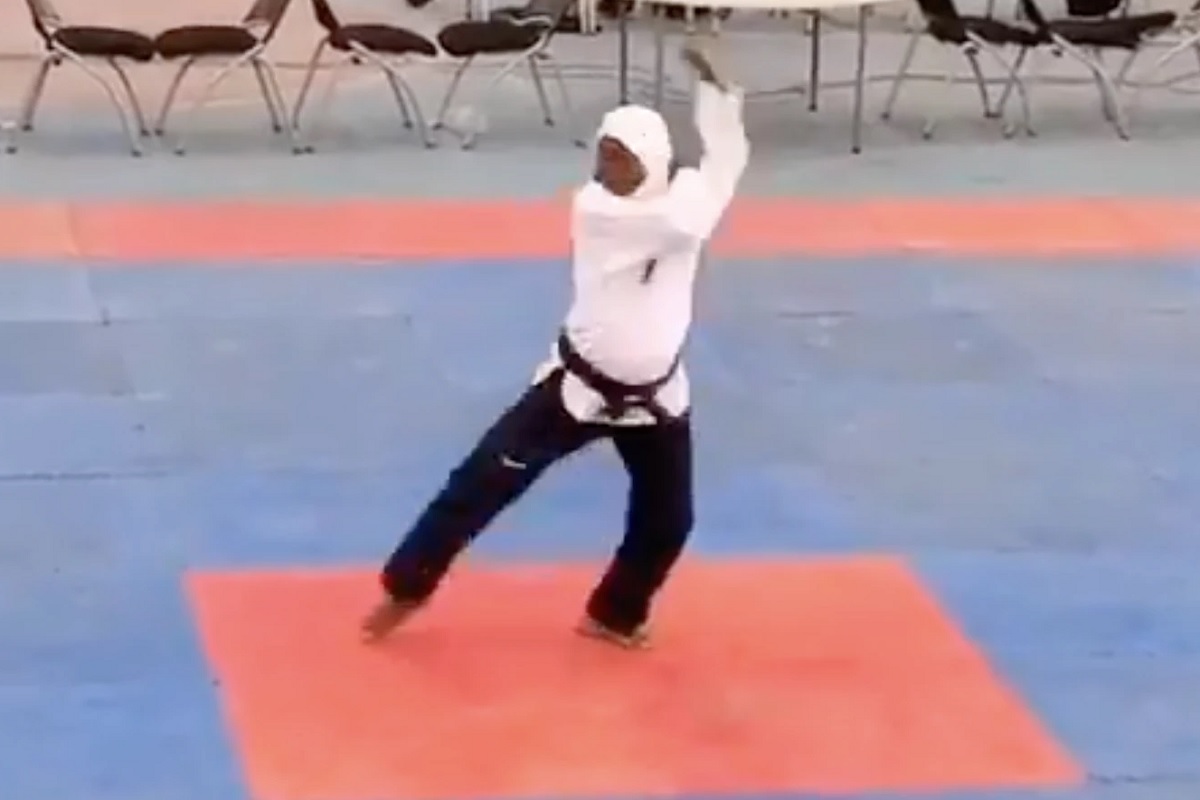 प्रेग्नन्सीच्या आठव्या महिन्यात महिलेनं केली कमाल; VIDEO पाहून तोंडात बोटं घालाल