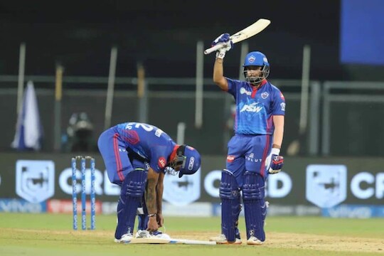 IPL 2021 : 'बेटे शेर हो तुम, मौज कर दी' पहिल्या मॅचनंतर गब्बरनं केलं Prithvi Shaw चं कौतुक, VIDEO