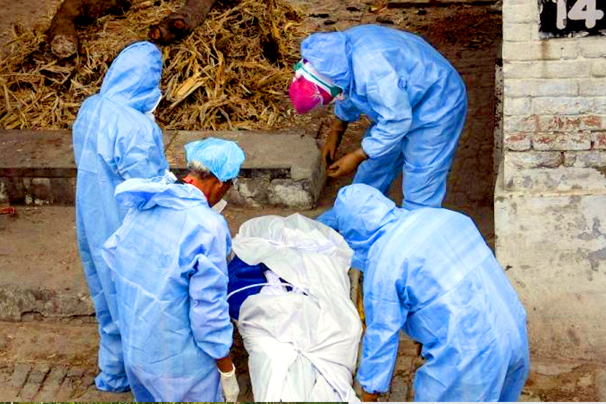 Covid-19 Crisis: प्रोटोकॉलचं उल्लंघन करीत कोरोना रुग्णाचा मृतदेह दफन; गावात 21 दिवसात 21 मृत्यू