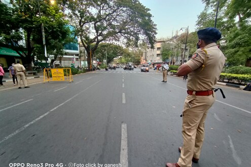 Maharashtra Unlock : पुणे मात्र अजून कुलपात, काय आहे कारण? Maharashtra Unlock : पुणे मात्र अजून कुलपात, काय आहे कारण?