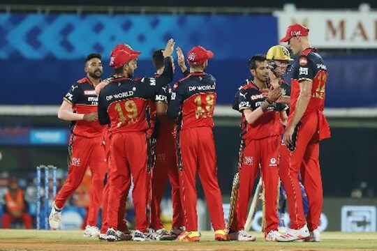 IPL 2021 : RCB च्या खेळाडूकडून कराराचं उल्लंघन, विराटचा उल्लेख असलेला तो VIDEO डिलीट