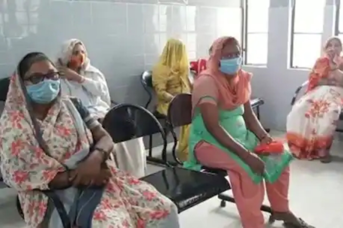 आरोग्य विभागाचा हलगर्जीपणा! कोरोना लस घेण्यासाठी गेलेल्या महिलांना दिली अॅन्टी रेबीज लस