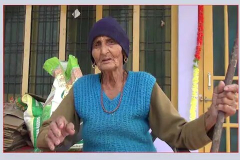 1952 साली कर्तव्य बजावत असताना गगन सिंह शहीद झाले होते. मात्र परुली देवी यांना पतीनंतर मिळणारे पेन्शन मिळायला 2021 सालाची वाट पाहावी लागली.
