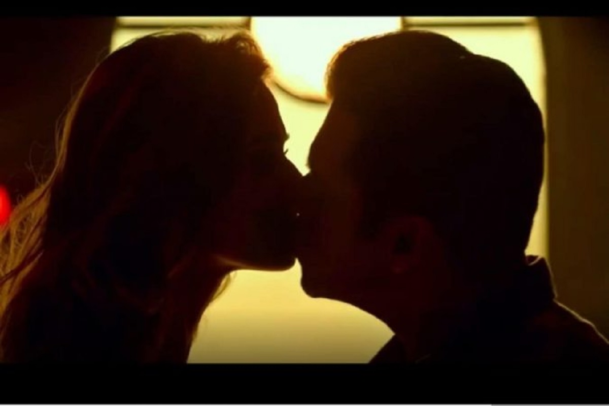 किस केल्यान हार्पीस इन्फेक्शन सारखं व्हायरल इन्फेक्शन होऊ शकतं.