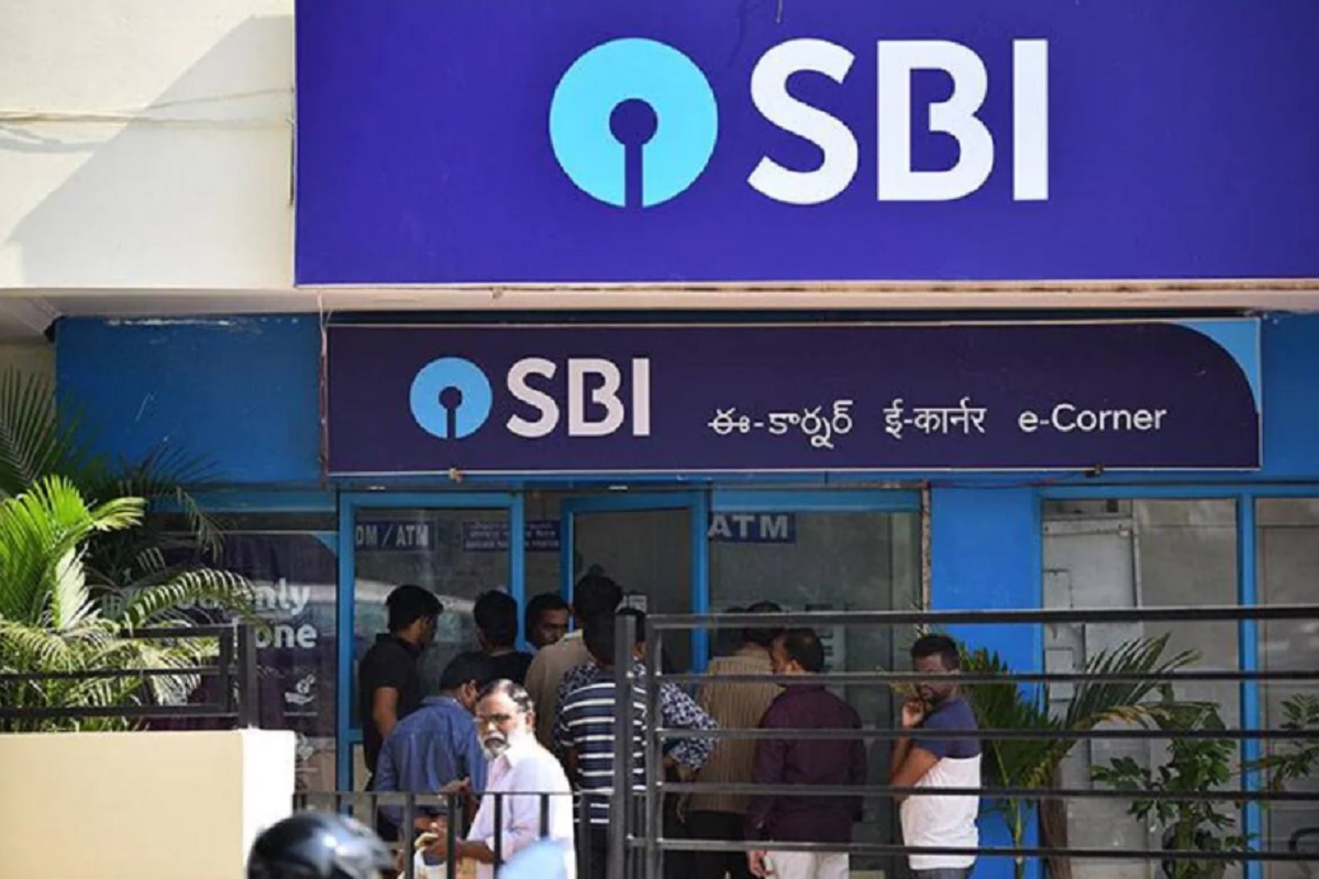 SBI Alert! अडथळ्यांशिवाय हव्या असतील बँकिंग सुविधा तर करा हे काम पूर्ण, अन्यथा अडकतील पैसे